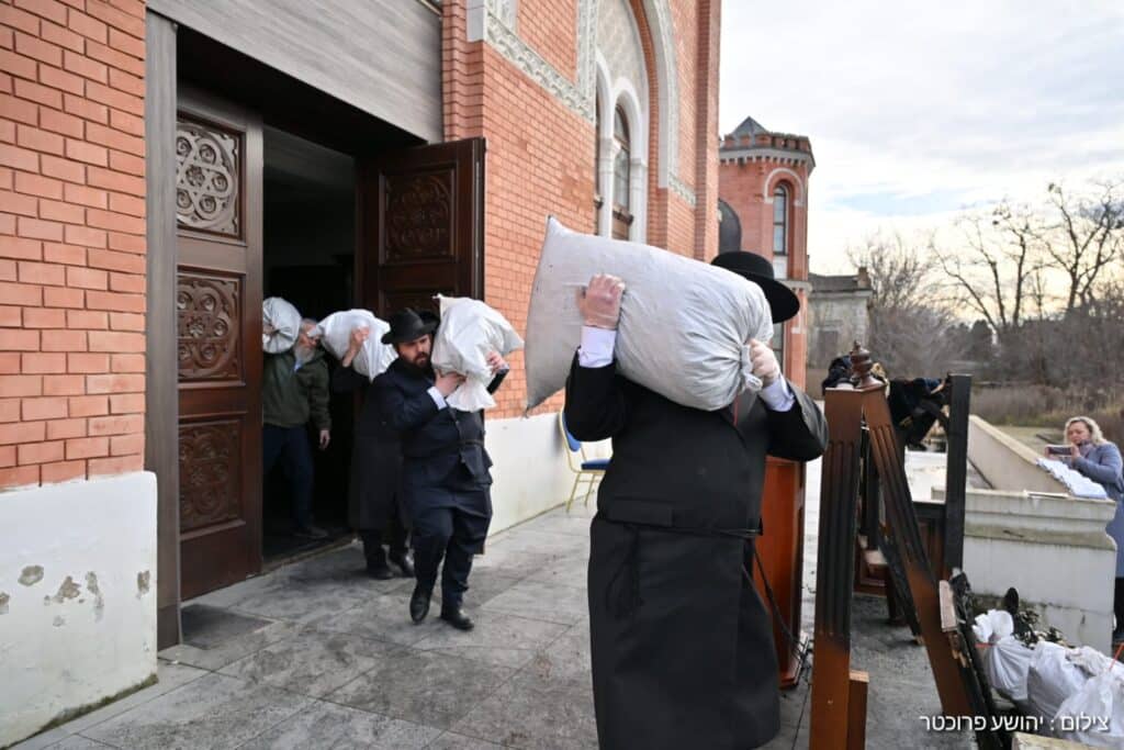 מסע החירום של האדמו"ר מסאדיגורה להצלת הקלויז שנחרב בפוגרום נורא