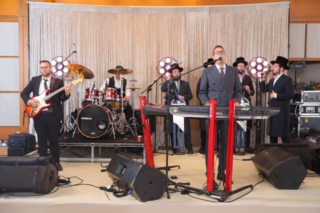 רבנים, אדמו"רים ואישי ציבור השתתפו בבר המצווה לבנו של היזם איציק פילץ