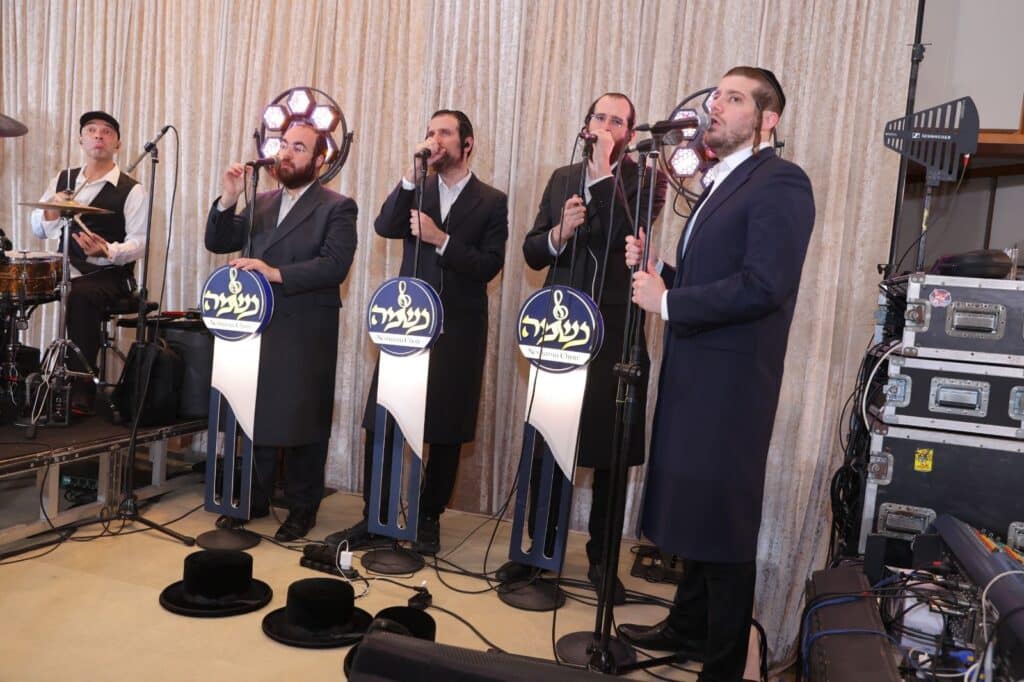 רבנים, אדמו"רים ואישי ציבור השתתפו בבר המצווה לבנו של היזם איציק פילץ