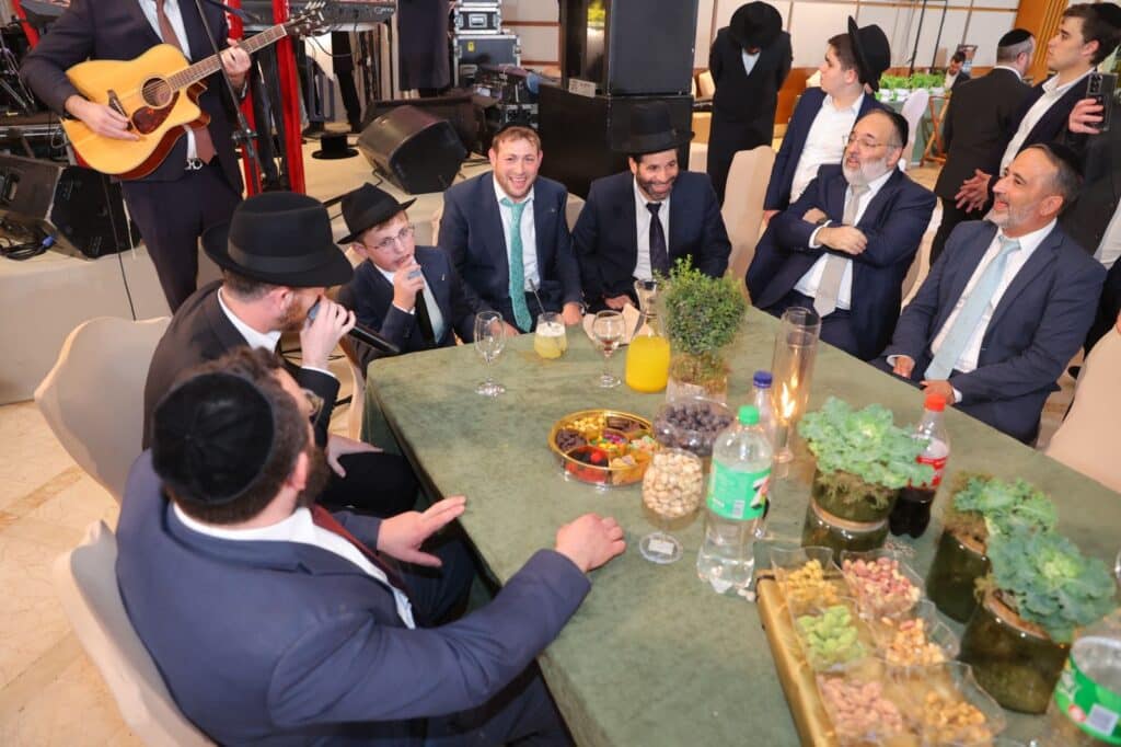 רבנים, אדמו"רים ואישי ציבור השתתפו בבר המצווה לבנו של היזם איציק פילץ