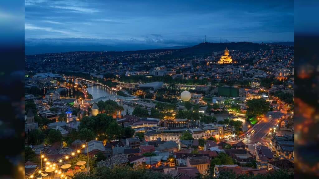 חנוכה באור אחר: חופשת החורף החלומית בטביליסי עכשיו בהטבה בלעדית לגולשי המחדש