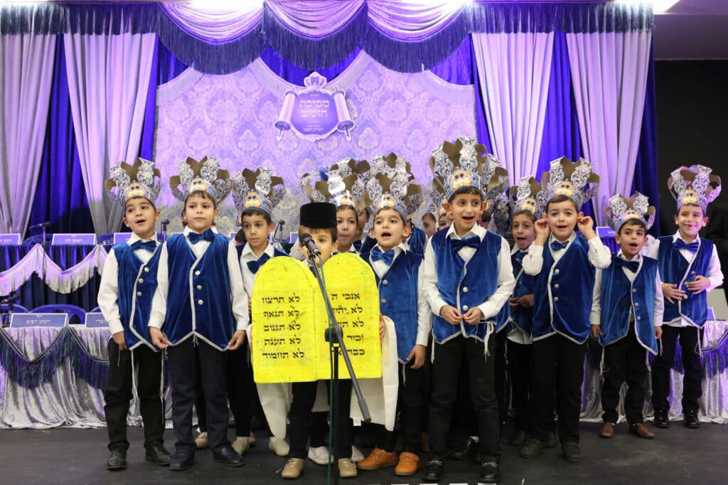 גלריה: מעמד מסיבת חומש בת"ת "תורת השם" בבית שמש