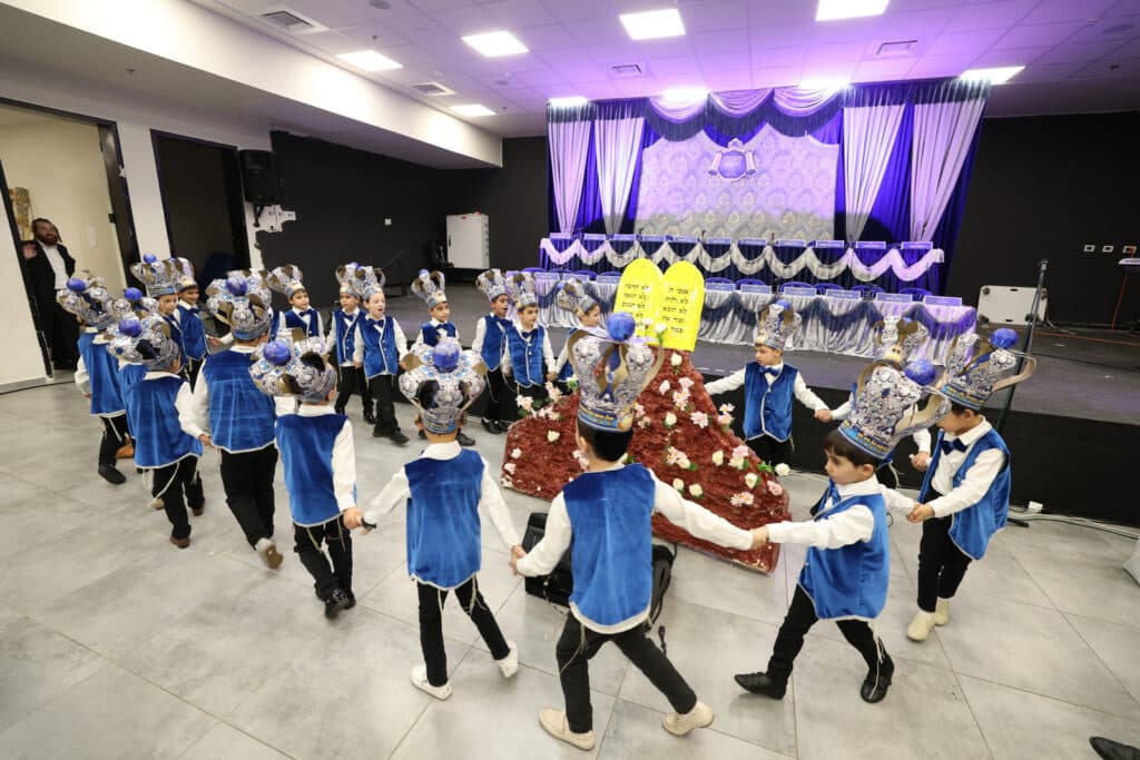 גלריה: מעמד מסיבת חומש בת"ת "תורת השם" בבית שמש