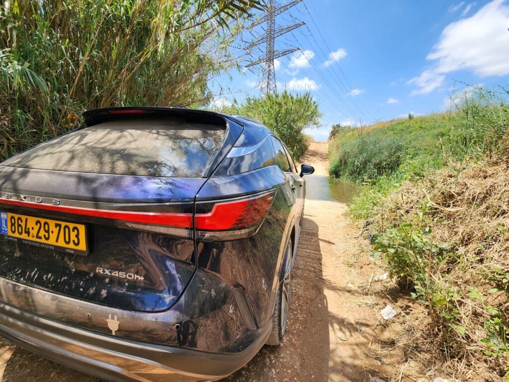 לקסוס RX 450h+: הפלאג-אין היוקרתי בנסיעת מבחן