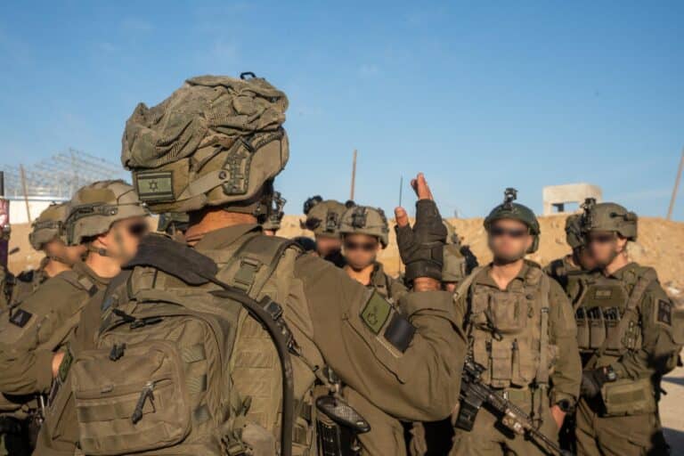 לוחמי חטיבת כפיר יוצאים מעזה לאחר חודשיים של לחימה