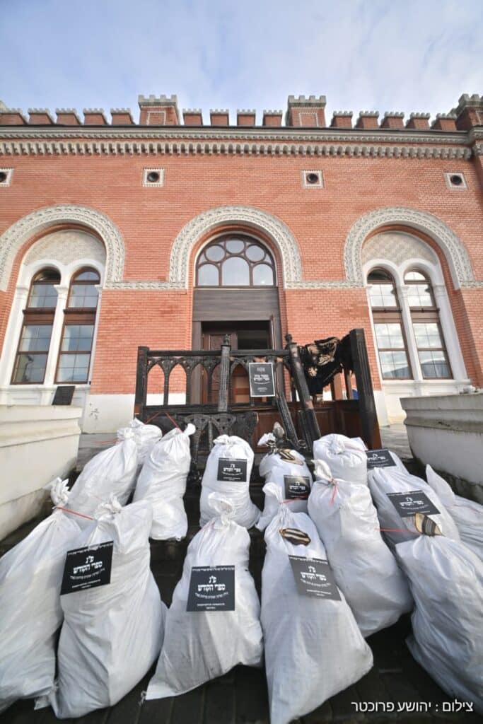 מסע החירום של האדמו"ר מסאדיגורה להצלת הקלויז שנחרב בפוגרום נורא