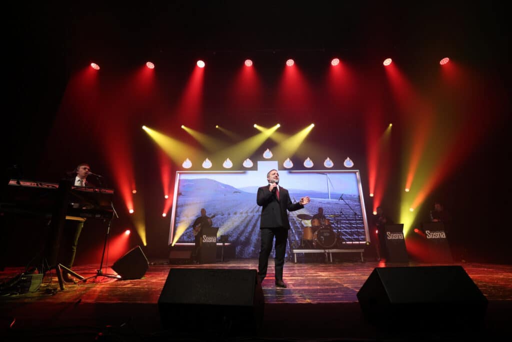 בחיפה התכנסו להודות ולהלל עם ענקי הזמר