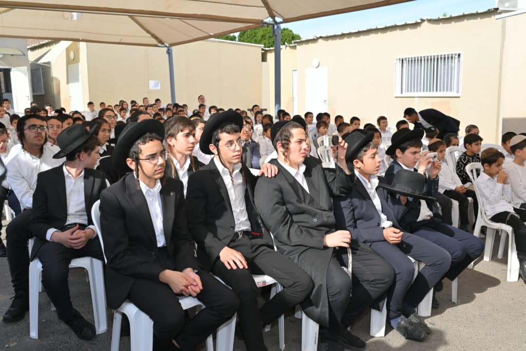 הגר"י זילברשטיין בביקור נדיר בת"ת 'חמדת התורה' בטבריה