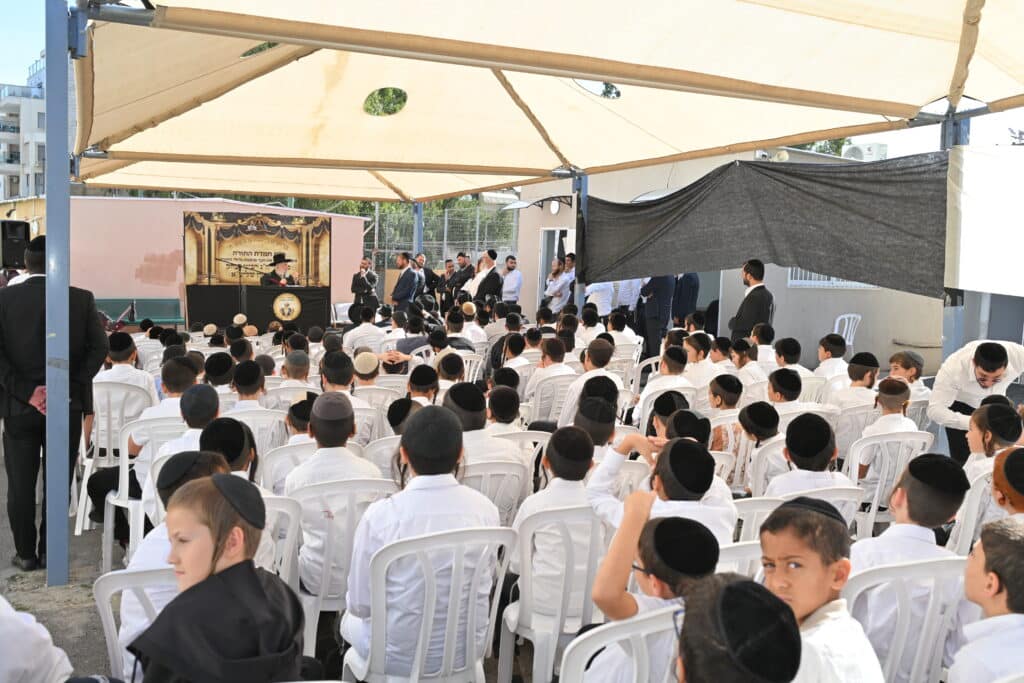 הגר"י זילברשטיין בביקור נדיר בת"ת 'חמדת התורה' בטבריה