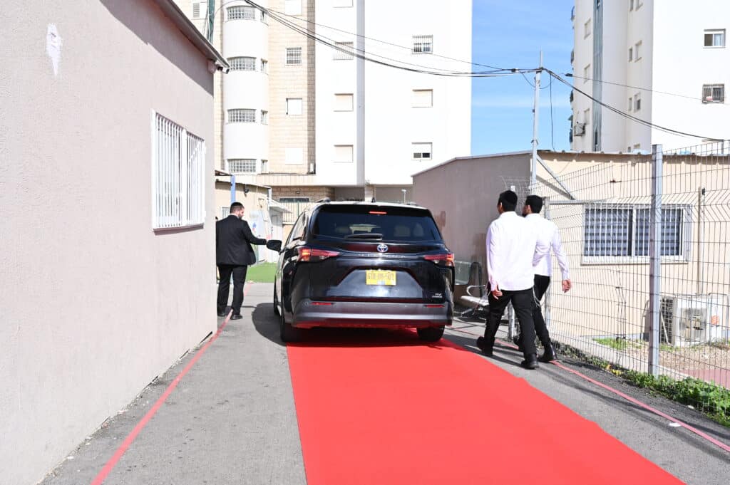 הגר"י זילברשטיין בביקור נדיר בת"ת 'חמדת התורה' בטבריה