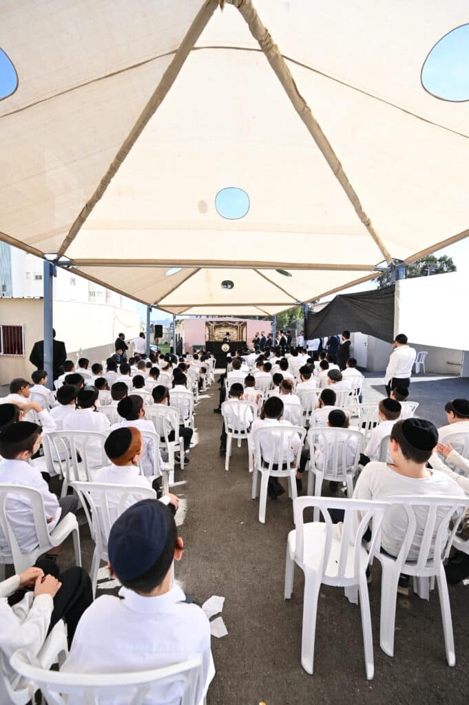 הגר"י זילברשטיין בביקור נדיר בת"ת 'חמדת התורה' בטבריה