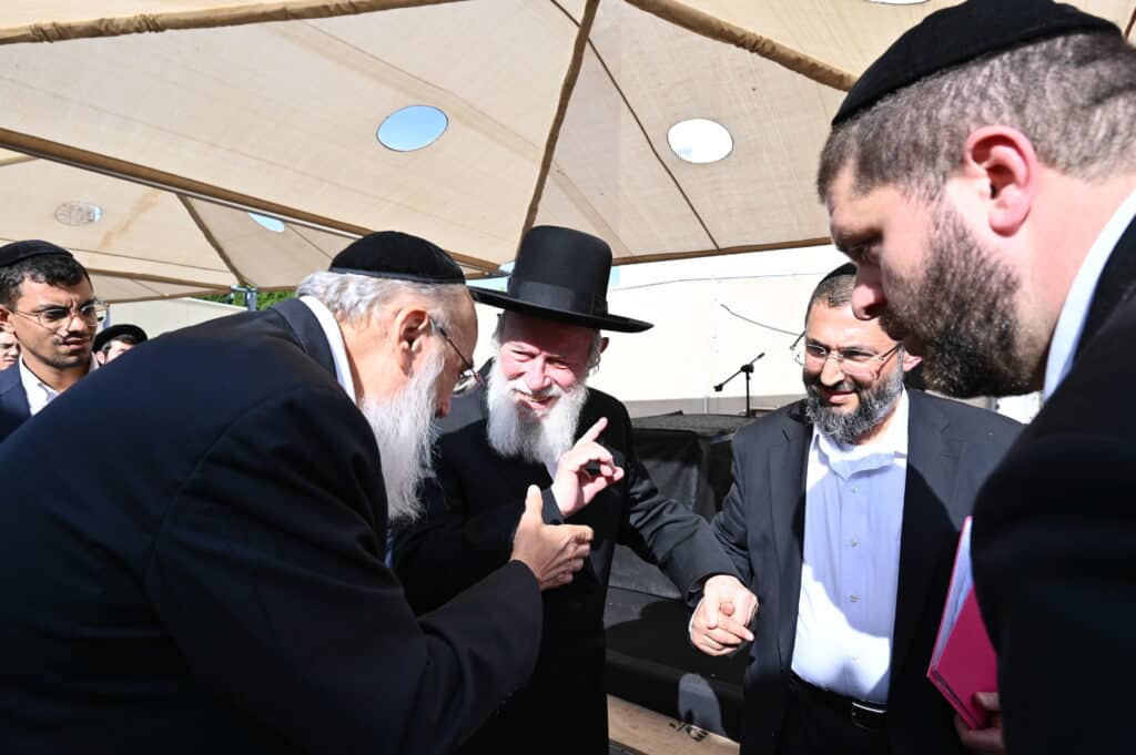 הגר"י זילברשטיין בביקור נדיר בת"ת 'חמדת התורה' בטבריה