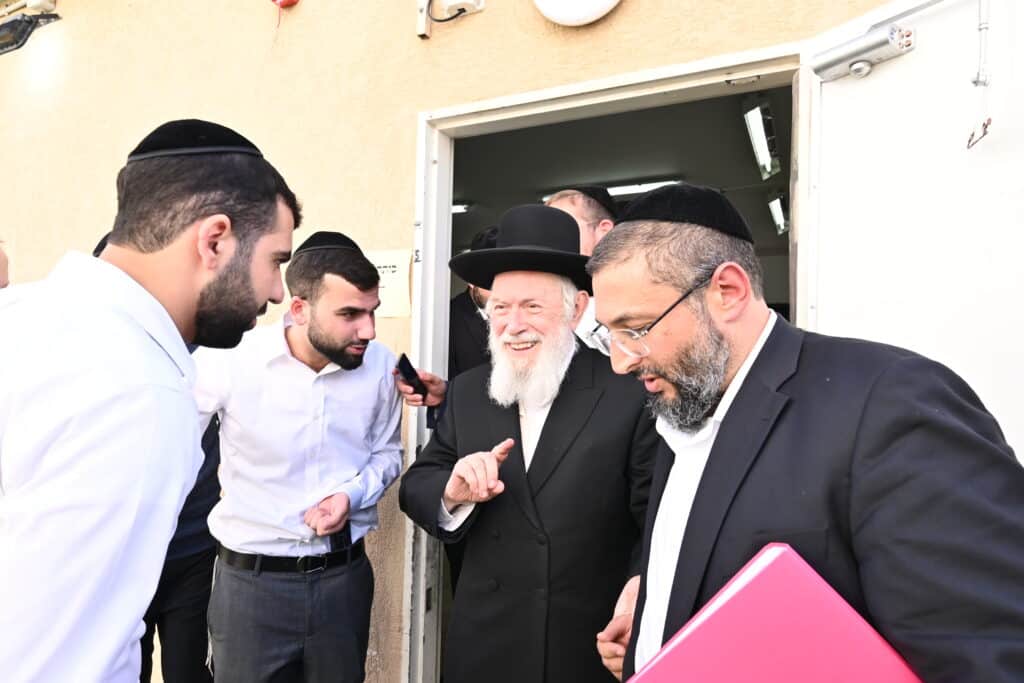 הגר"י זילברשטיין בביקור נדיר בת"ת 'חמדת התורה' בטבריה