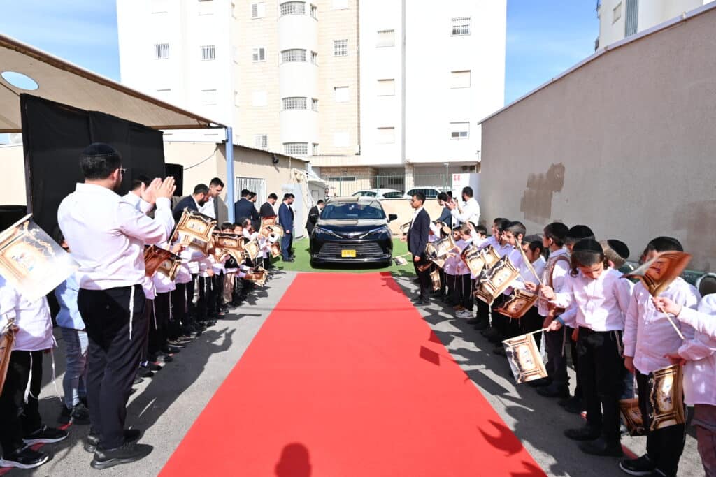 הגר"י זילברשטיין בביקור נדיר בת"ת 'חמדת התורה' בטבריה