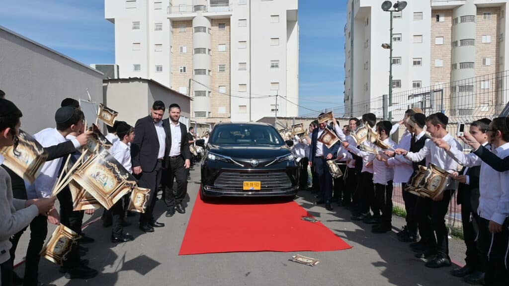 הגר"י זילברשטיין בביקור נדיר בת"ת 'חמדת התורה' בטבריה