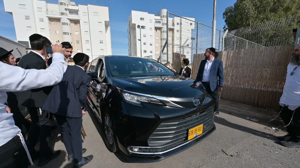 הגר"י זילברשטיין בביקור נדיר בת"ת 'חמדת התורה' בטבריה