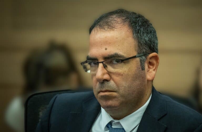 השרים צלבו את גיל לימון: "אתה אדום, מסמיק ומתחמק"