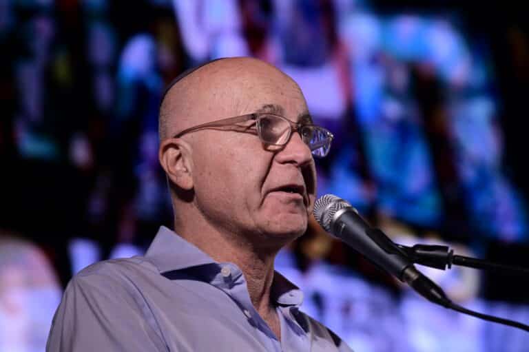 בחר צד: יורם כהן מצטרף לאיזנקוט