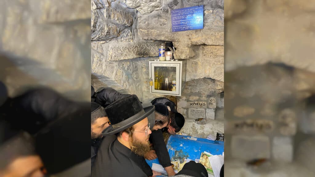 הילולת ה'בת עין' בצפת: אלפים עולים לציונו