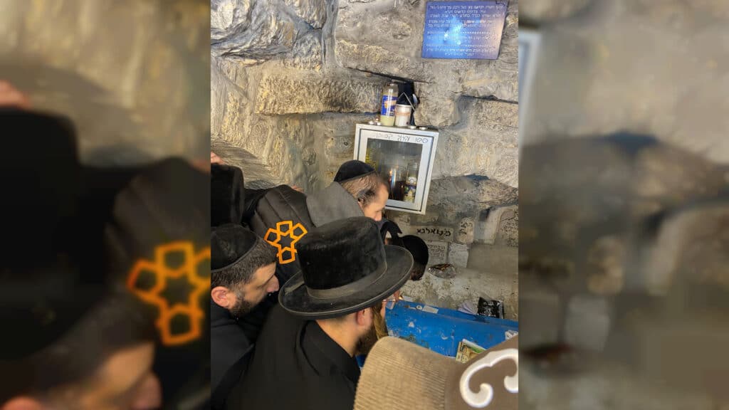 הילולת ה'בת עין' בצפת: אלפים עולים לציונו