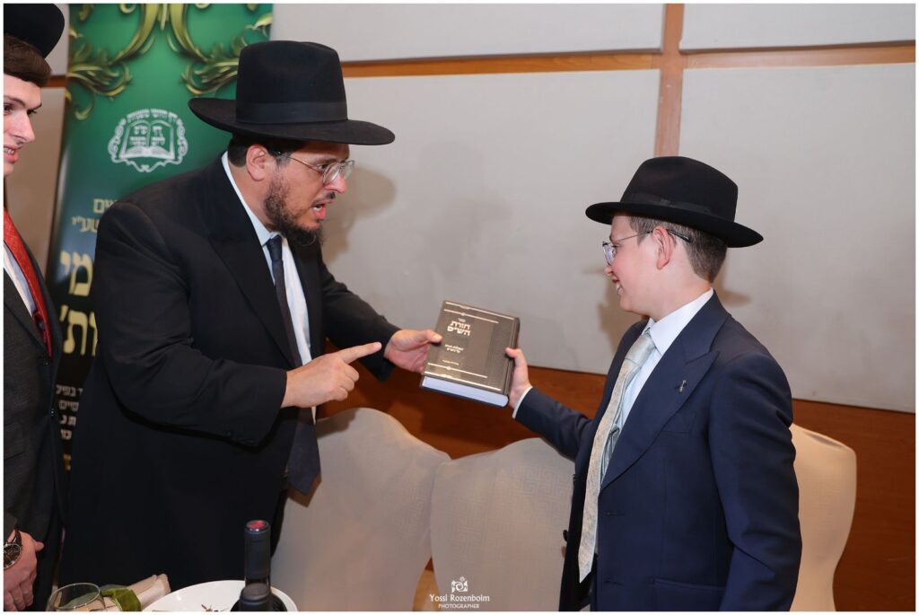 רבנים, אדמו"רים ואישי ציבור השתתפו בבר המצווה לבנו של היזם איציק פילץ