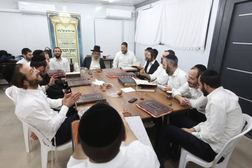 מעמד 'לחיים' לרגל הוצאת כתביו של הגאב"ד הגר"נ קופשיץ