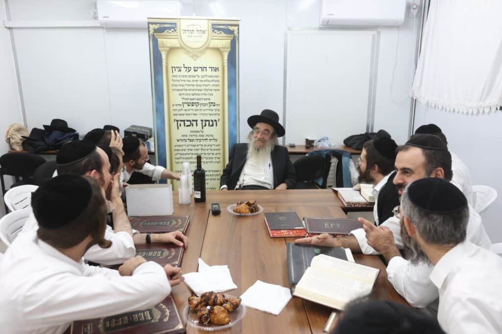 מעמד 'לחיים' לרגל הוצאת כתביו של הגאב"ד הגר"נ קופשיץ