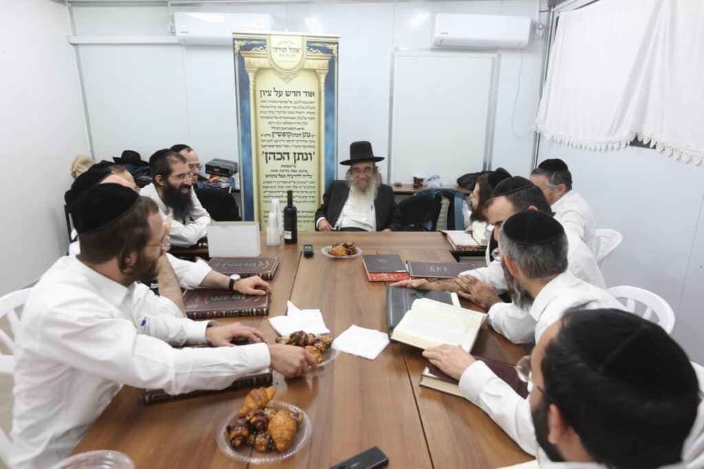 מעמד 'לחיים' לרגל הוצאת כתביו של הגאב"ד הגר"נ קופשיץ