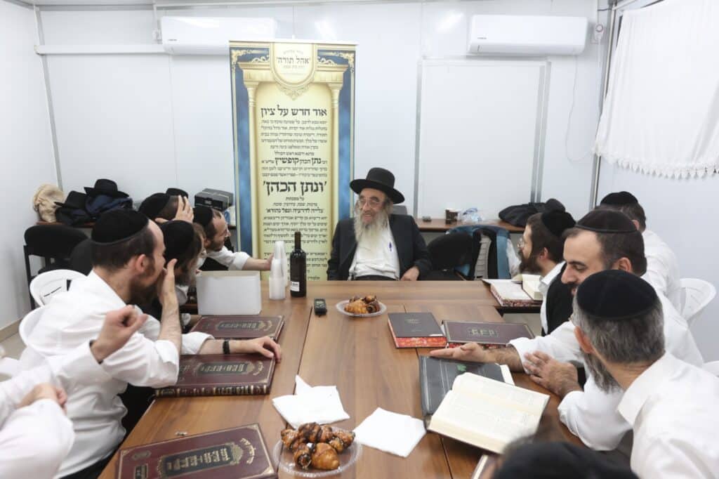 מעמד 'לחיים' לרגל הוצאת כתביו של הגאב"ד הגר"נ קופשיץ