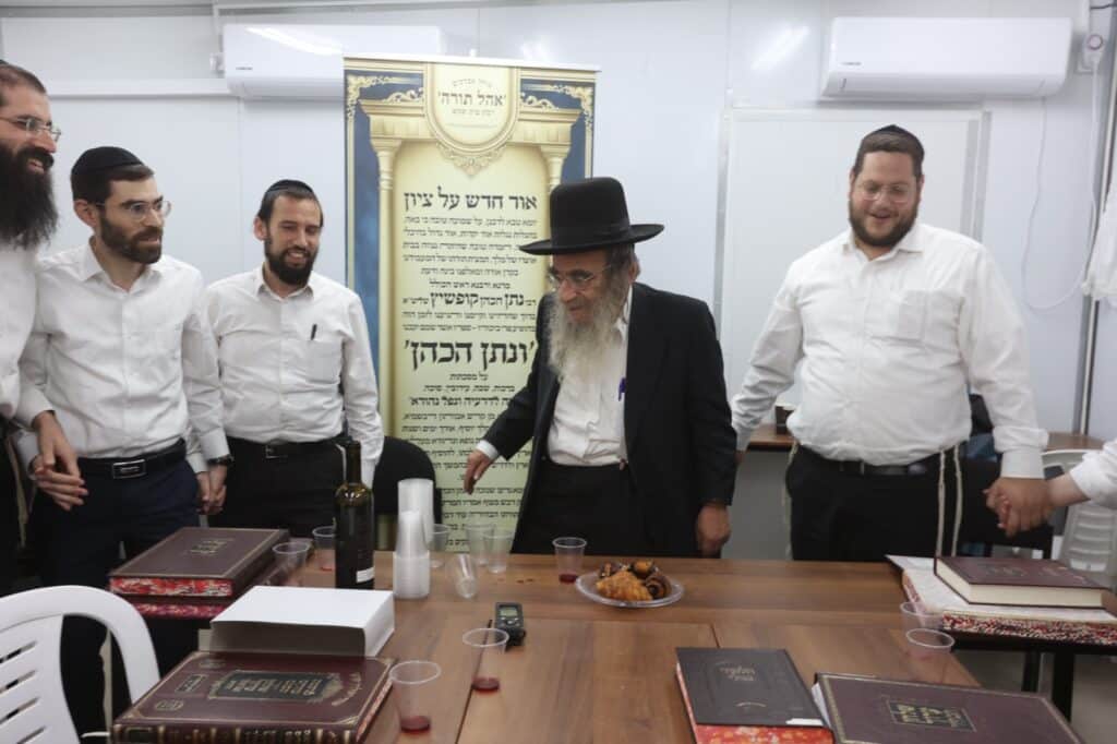 מעמד 'לחיים' לרגל הוצאת כתביו של הגאב"ד הגר"נ קופשיץ