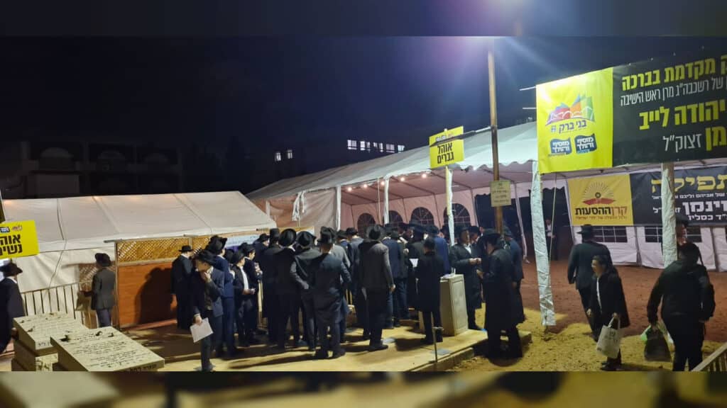 המונים החלו לפקוד את ציונו של מרן הגראי"ל שטיינמן זצוק"ל