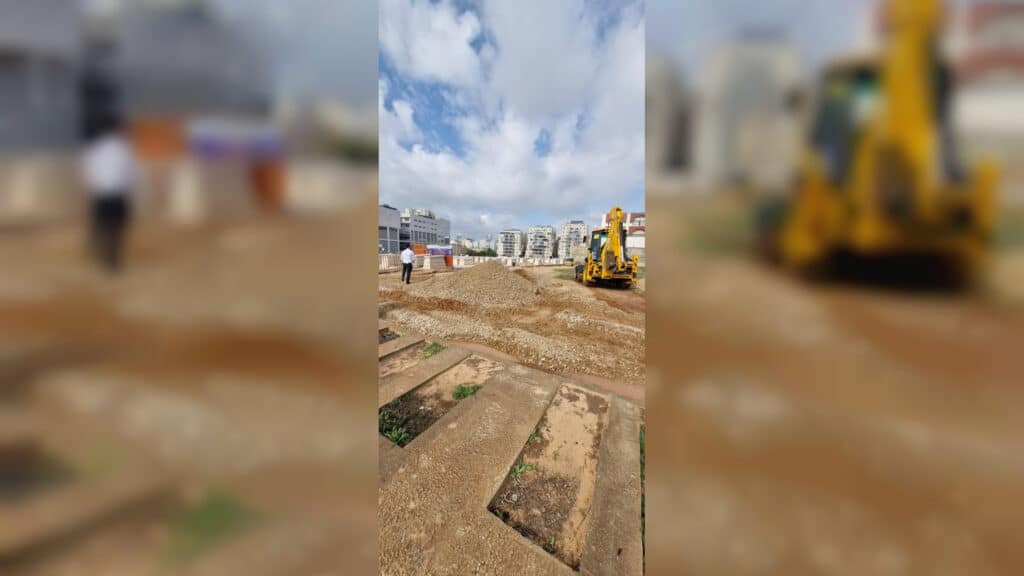 המונים החלו לפקוד את ציונו של מרן הגראי"ל שטיינמן זצוק"ל