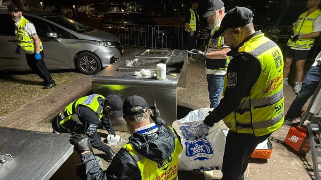 משלחת זק"א בזירות הירי בסידני - בזירה הסגורה, בשיתוף פעולה מלא עם משטרת אוסטרליה