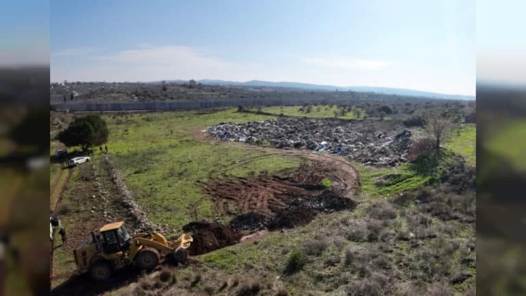 המנהל האזרחי פשט על אתרי שריפת פסולת פלסטיניים