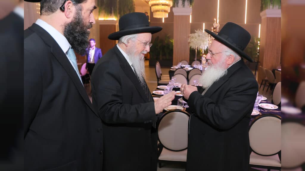 גלריה: רב קהילת חניכי הישיבות באלעד השיא את בנו