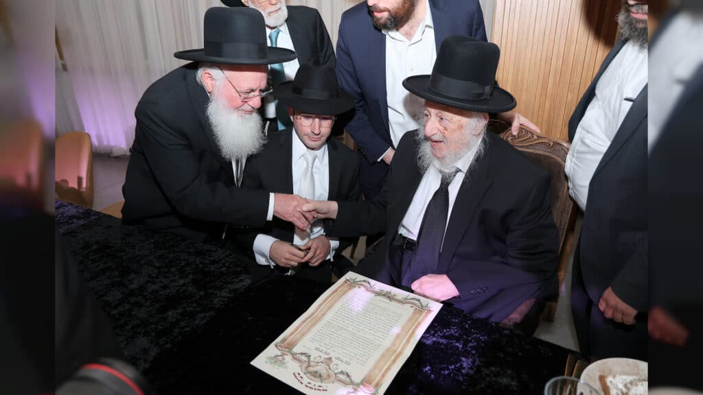 גלריה: רב קהילת חניכי הישיבות באלעד השיא את בנו