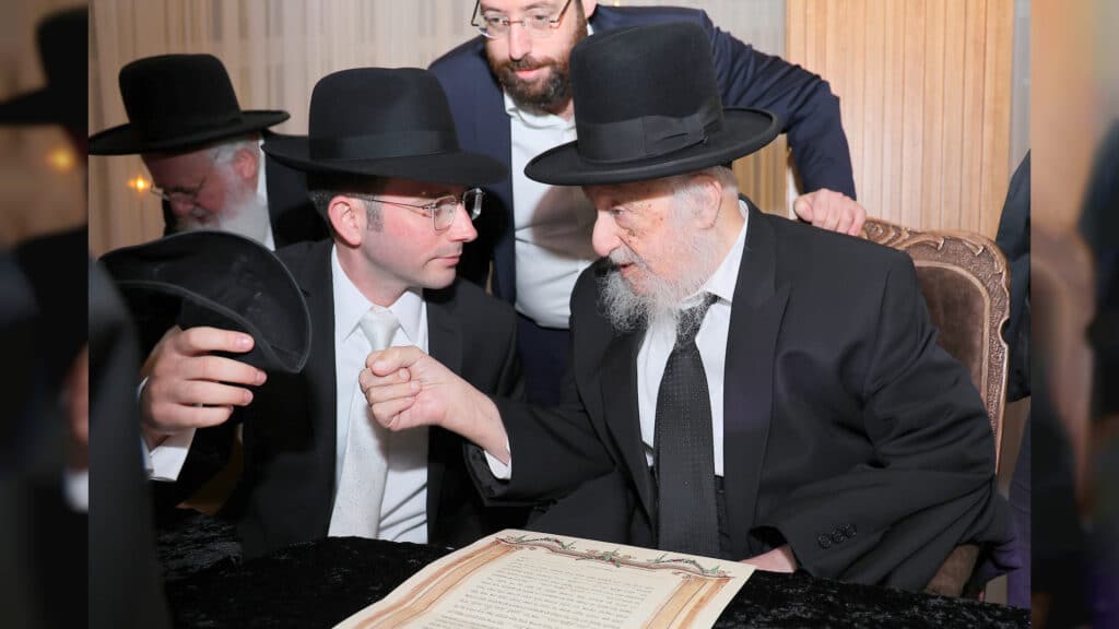 גלריה: רב קהילת חניכי הישיבות באלעד השיא את בנו