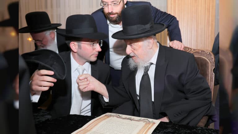 גלריה: רב קהילת חניכי הישיבות באלעד השיא את בנו