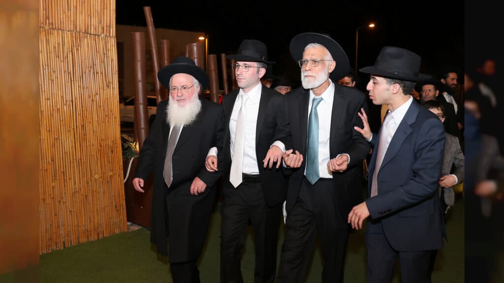 גלריה: רב קהילת חניכי הישיבות באלעד השיא את בנו