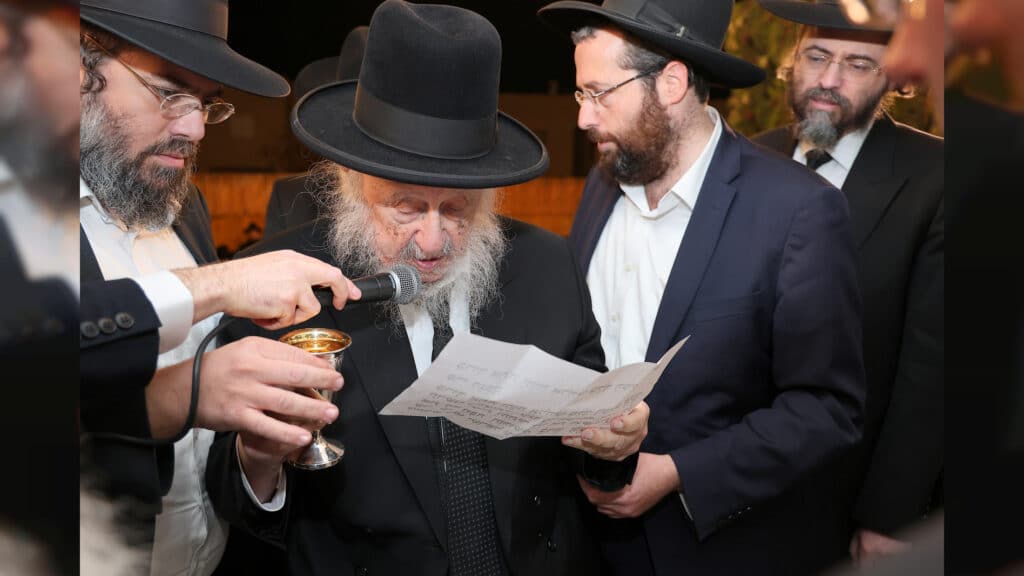 גלריה: רב קהילת חניכי הישיבות באלעד השיא את בנו