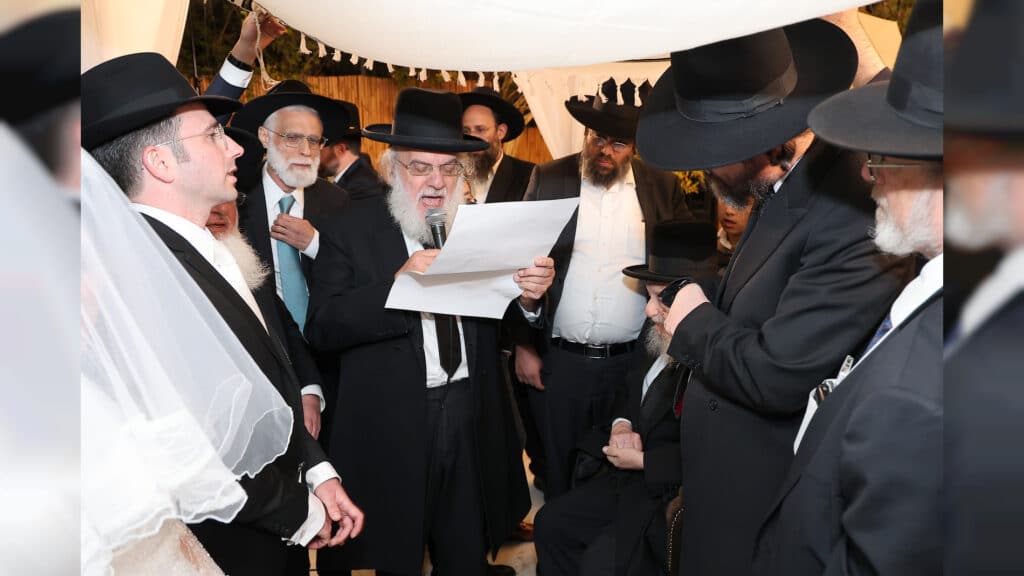 גלריה: רב קהילת חניכי הישיבות באלעד השיא את בנו