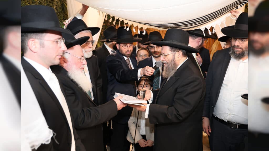 גלריה: רב קהילת חניכי הישיבות באלעד השיא את בנו