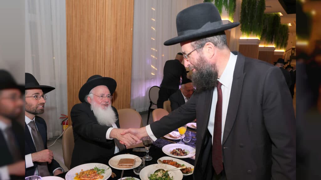 גלריה: רב קהילת חניכי הישיבות באלעד השיא את בנו