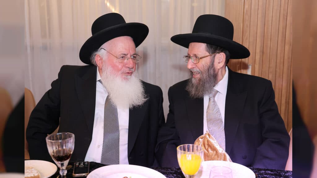 גלריה: רב קהילת חניכי הישיבות באלעד השיא את בנו