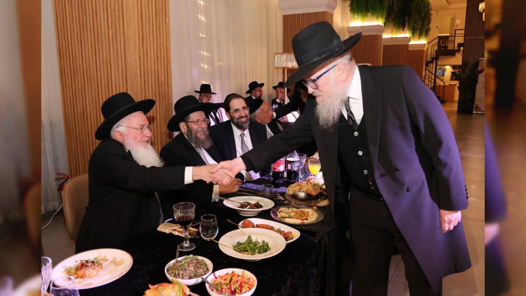 גלריה: רב קהילת חניכי הישיבות באלעד השיא את בנו