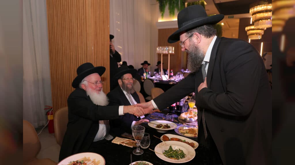 גלריה: רב קהילת חניכי הישיבות באלעד השיא את בנו