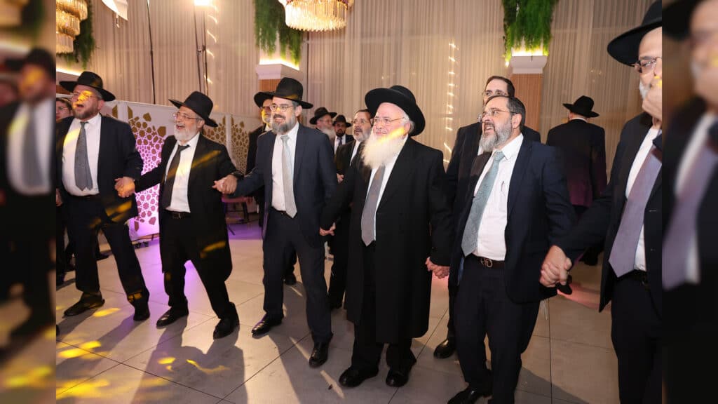 גלריה: רב קהילת חניכי הישיבות באלעד השיא את בנו