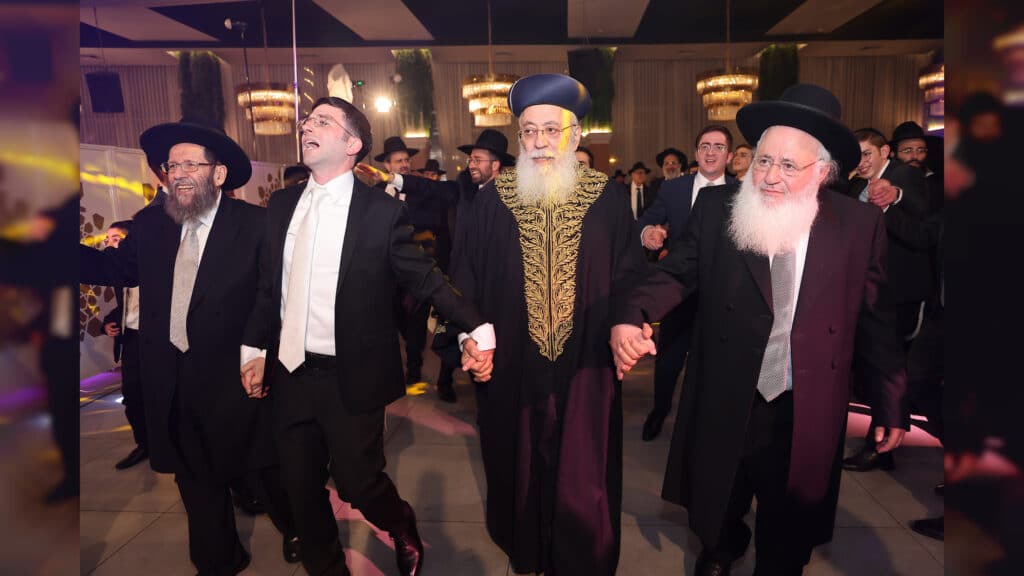 גלריה: רב קהילת חניכי הישיבות באלעד השיא את בנו