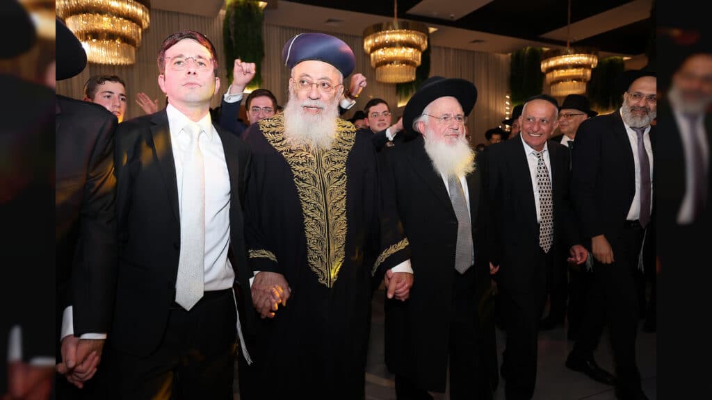 גלריה: רב קהילת חניכי הישיבות באלעד השיא את בנו