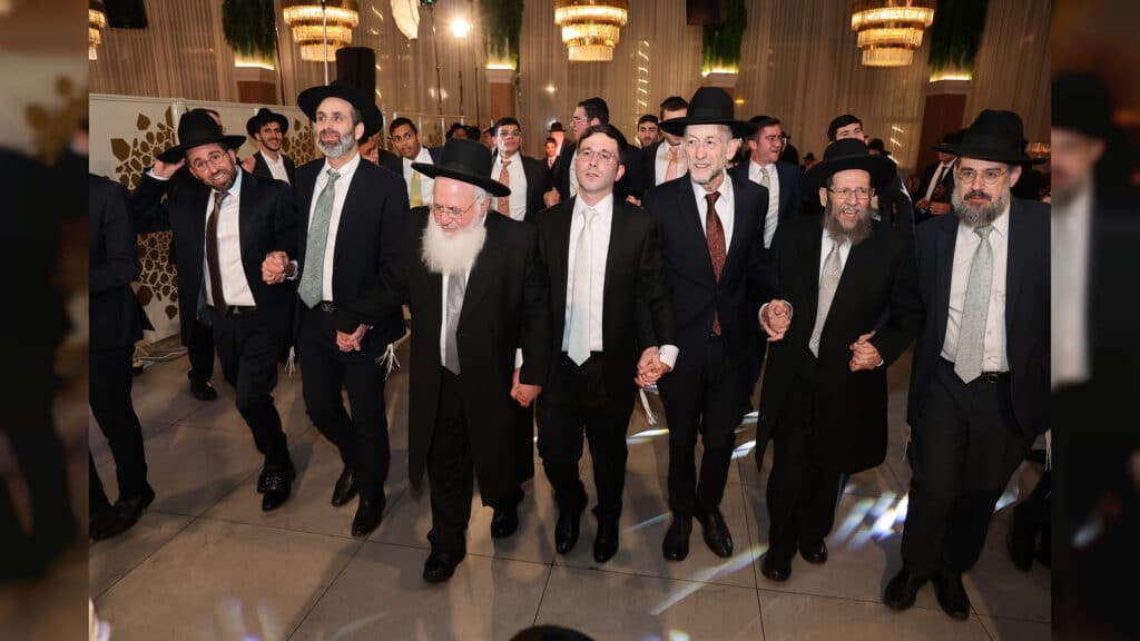 גלריה: רב קהילת חניכי הישיבות באלעד השיא את בנו